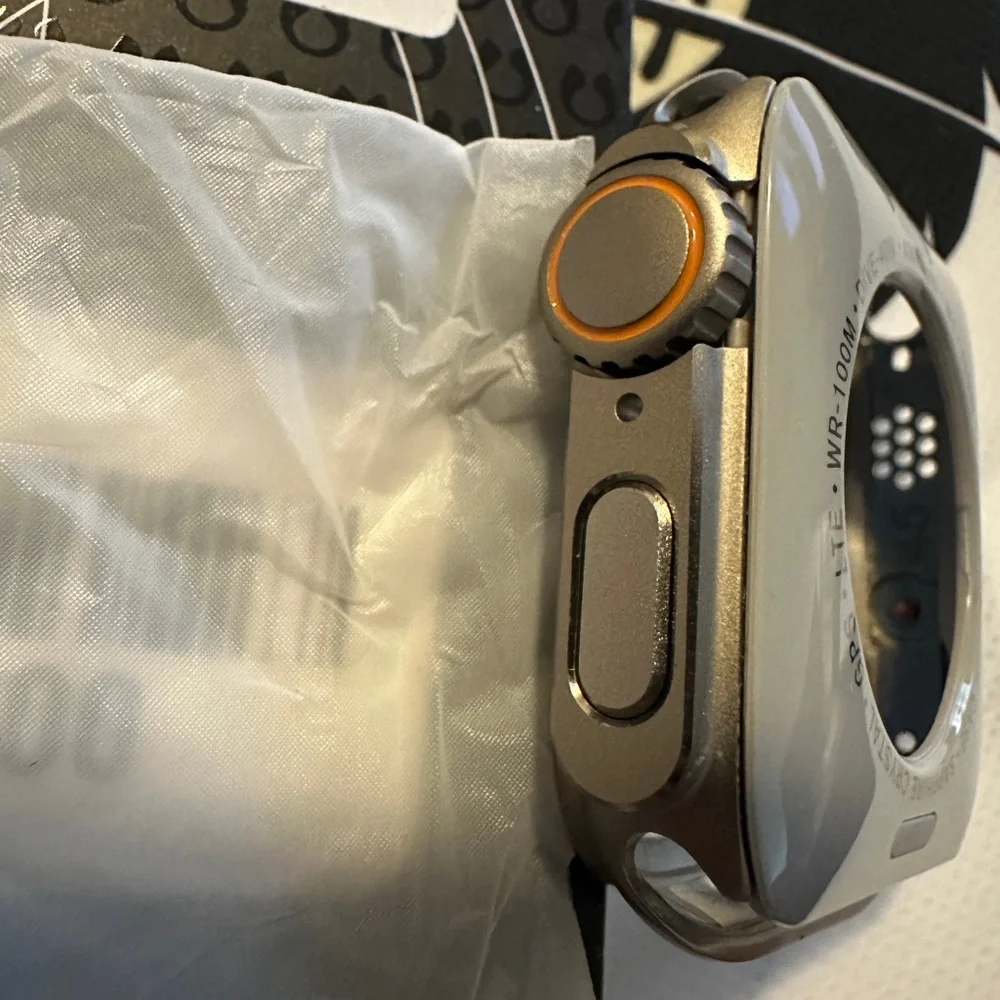 Sleek Silver Smartwatch Case for Ultimate Protection
